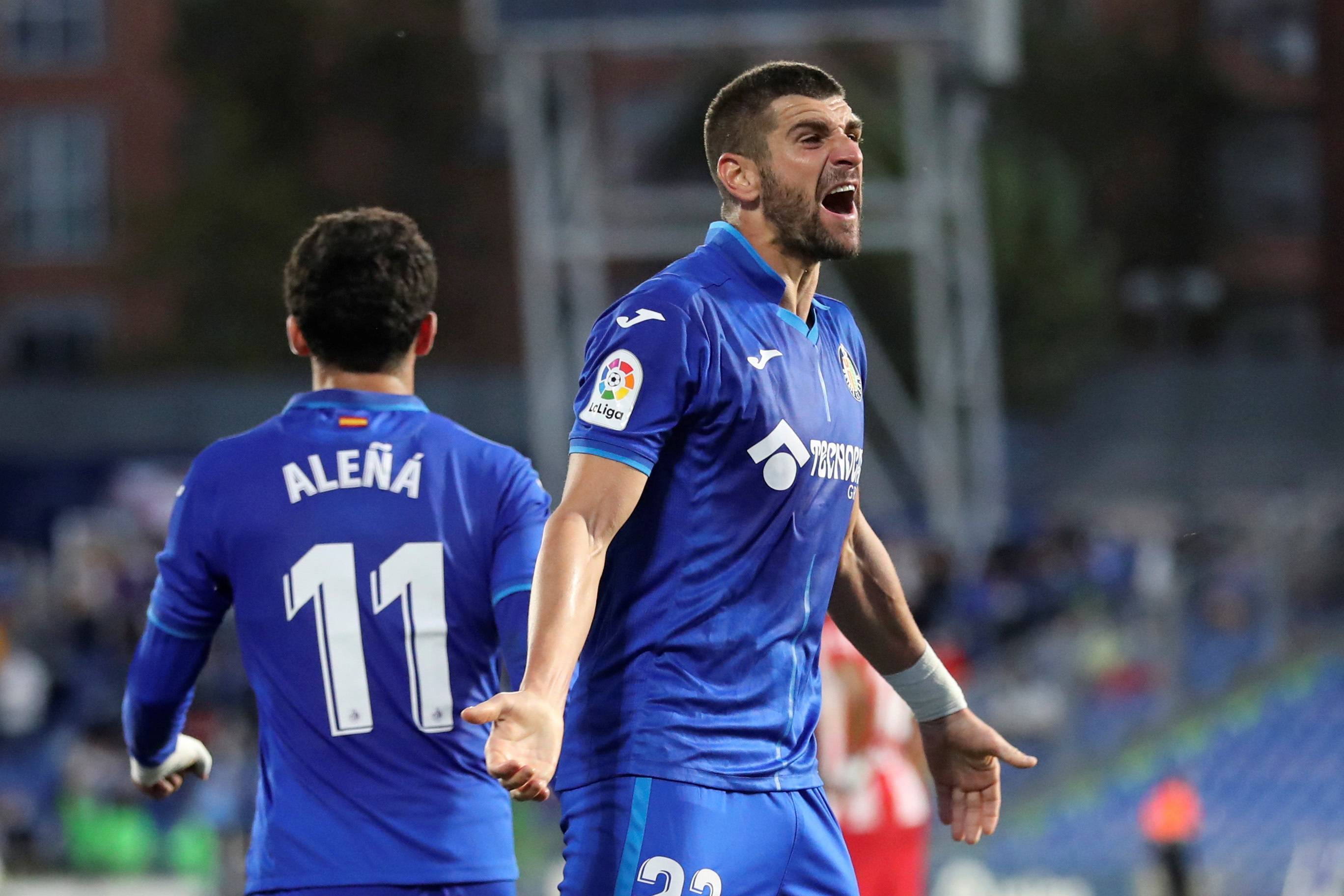 开云APP-包含本菲卡险胜曼联，贝尔乌龙送礼西甲的词条