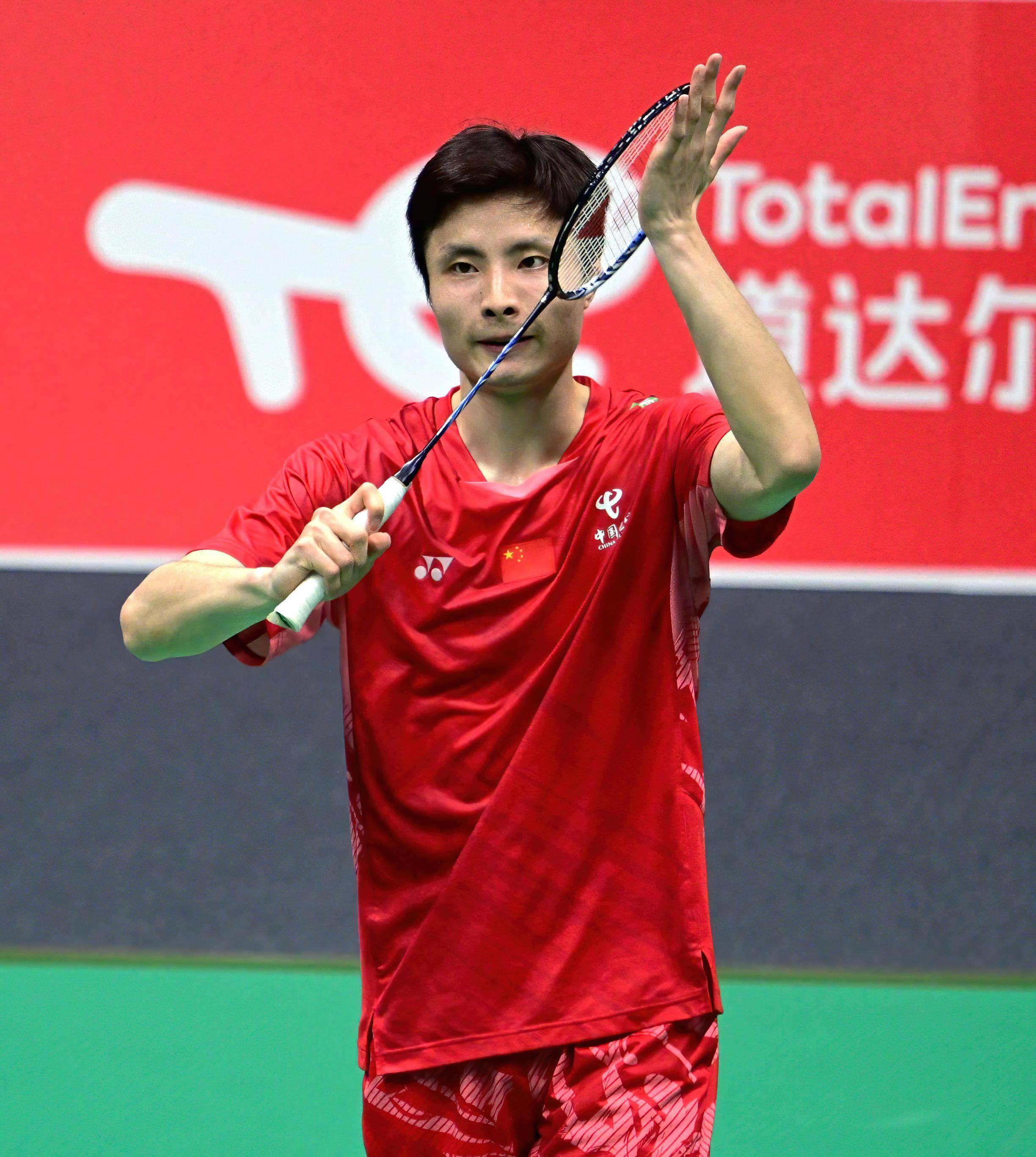 包含马来西亚队完胜印尼队，石宇奇点燃赛场的词条